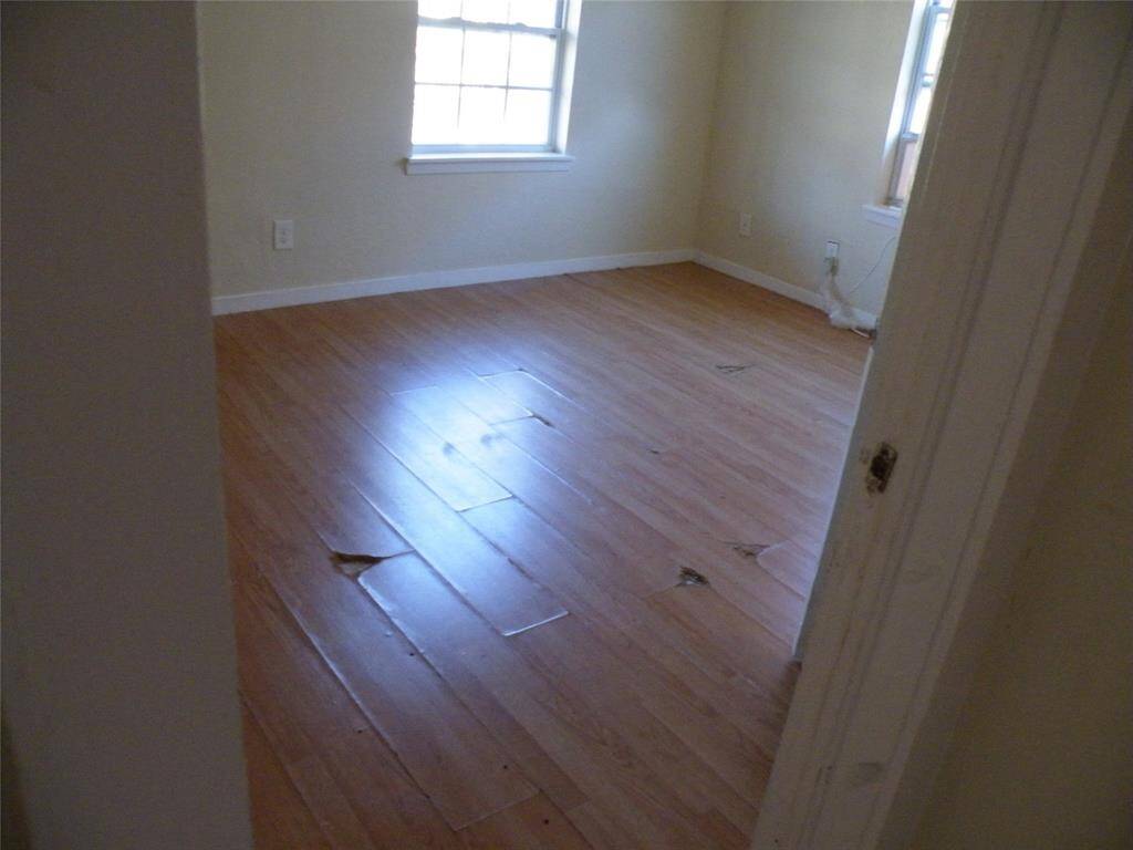 Entire house has recent windows & 4 window units