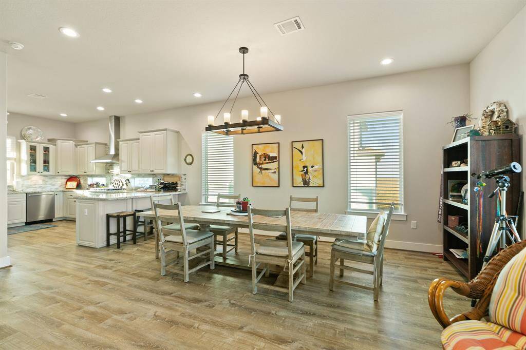 Kitchen/Dining combo with breakfast bar.