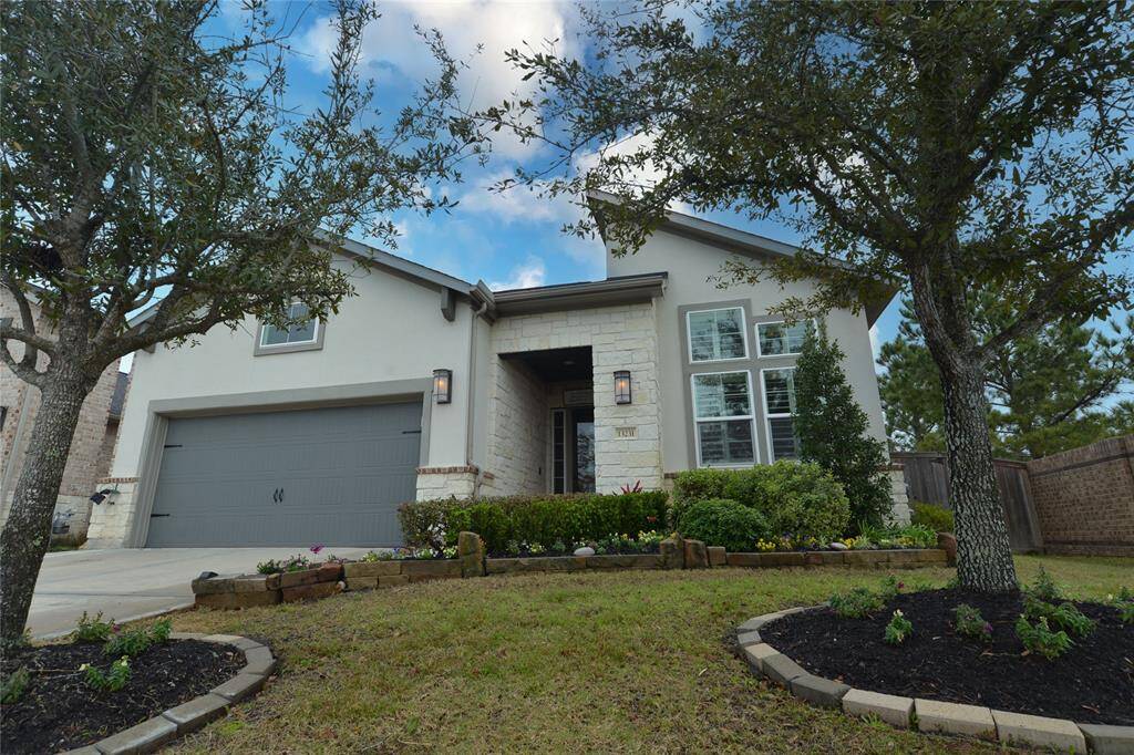 Gorgeous curb appeal