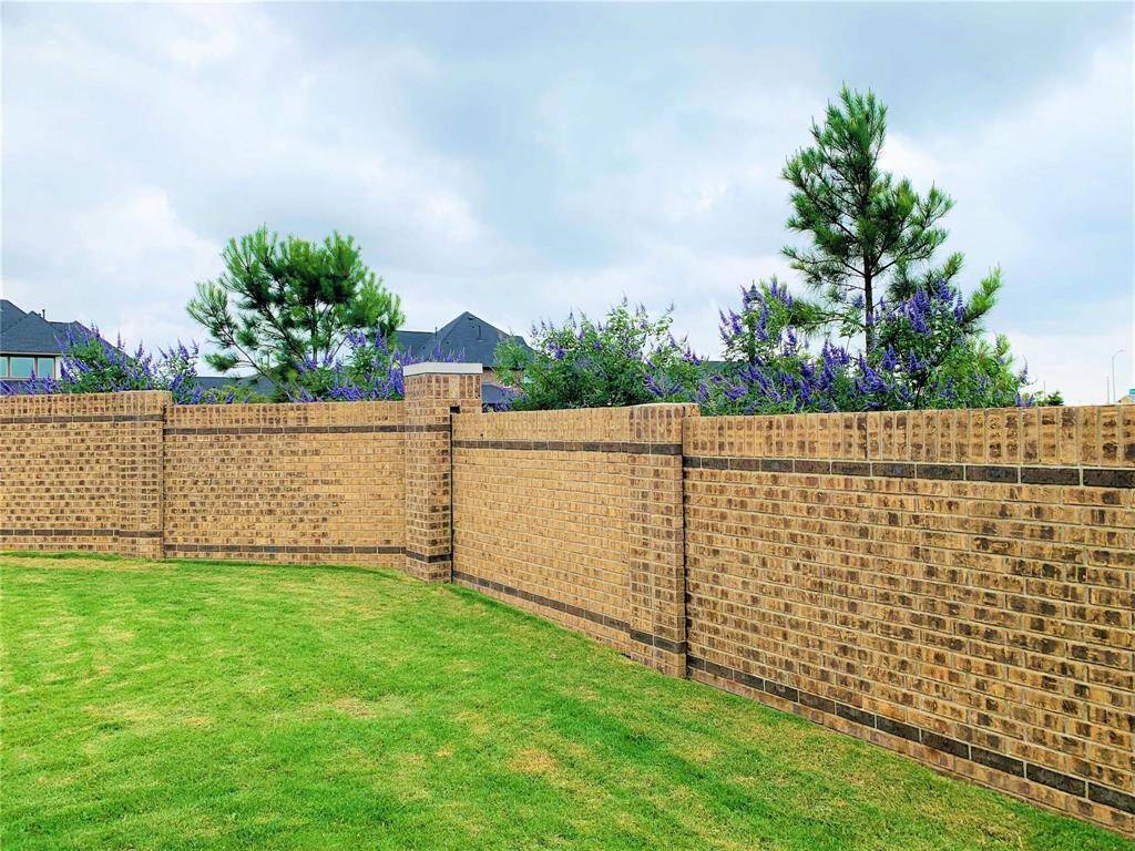 Nice large and private back yard