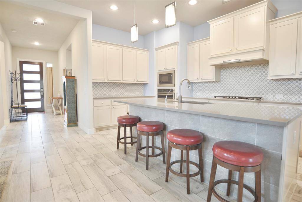 Kitchen for entertaining!