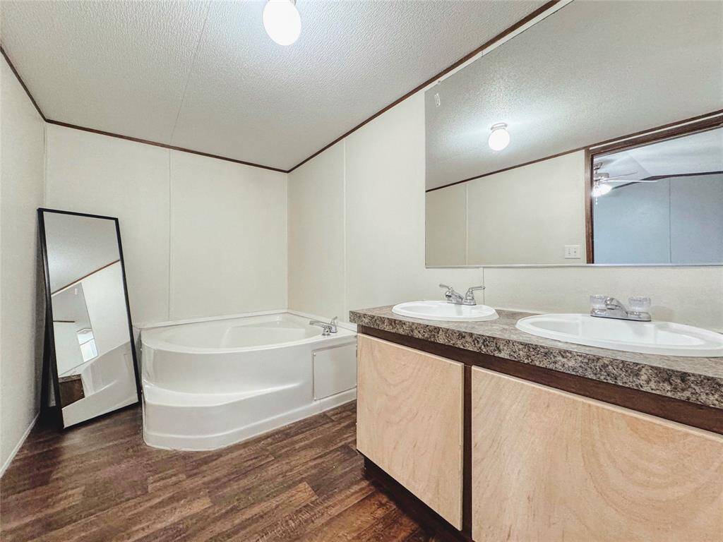 Primary bath with double sinks, soaking tub and separate shower