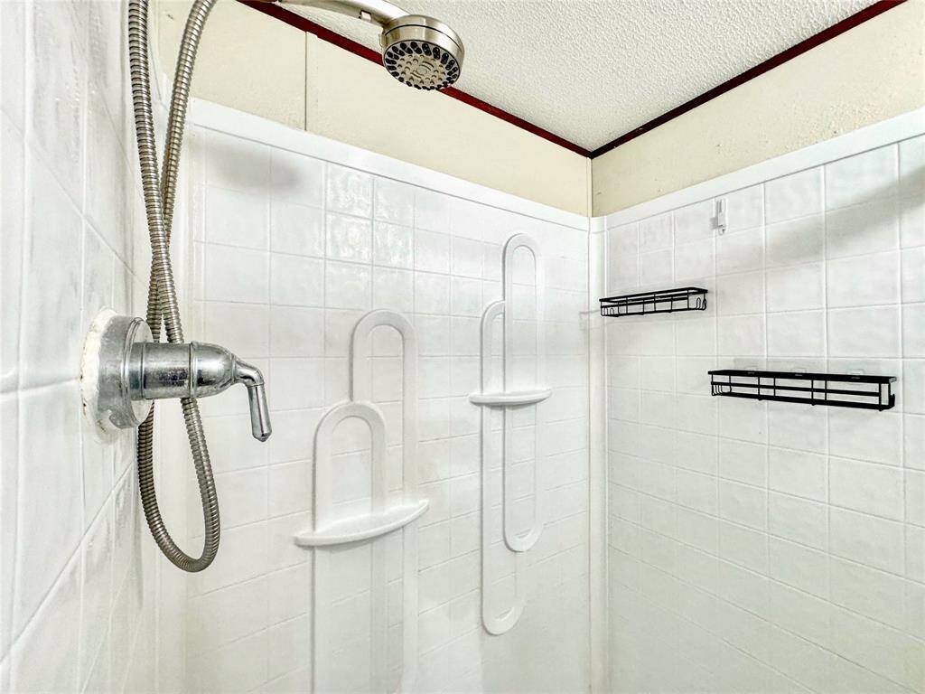 Primary bath with double sinks, soaking tub and separate shower