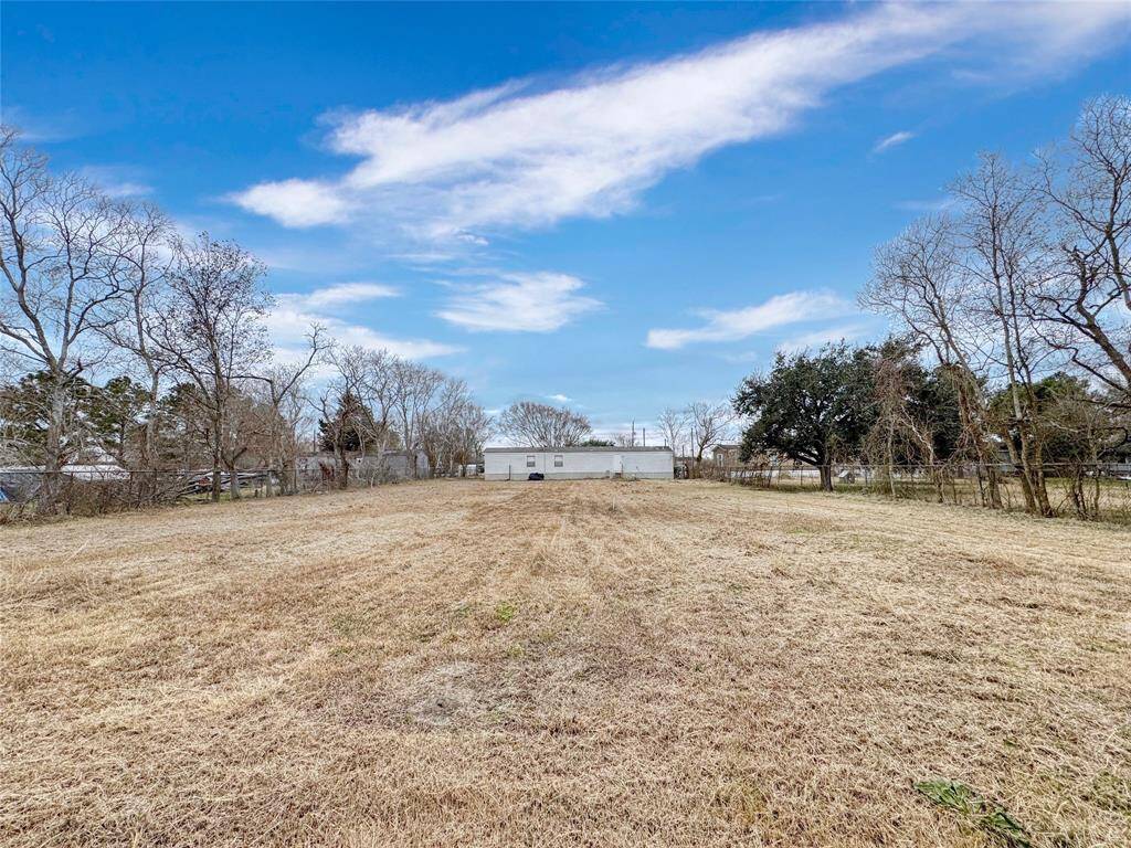 3-bed, 2-bath home on appx .73 acre - fully fenced.