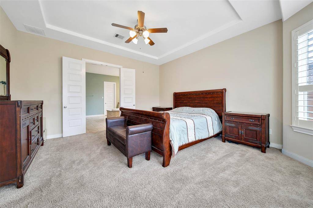 You can comfortably fit all your larger furniture pieces in here.