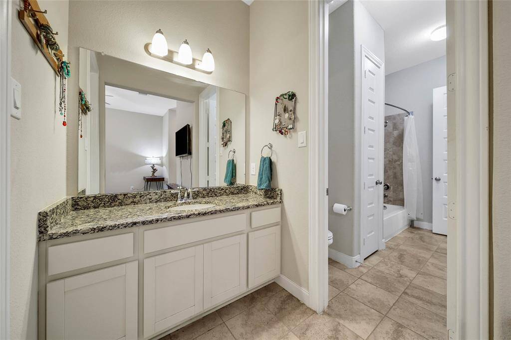 They share a Jack n Jill bath with private sinks for each bedroom.
