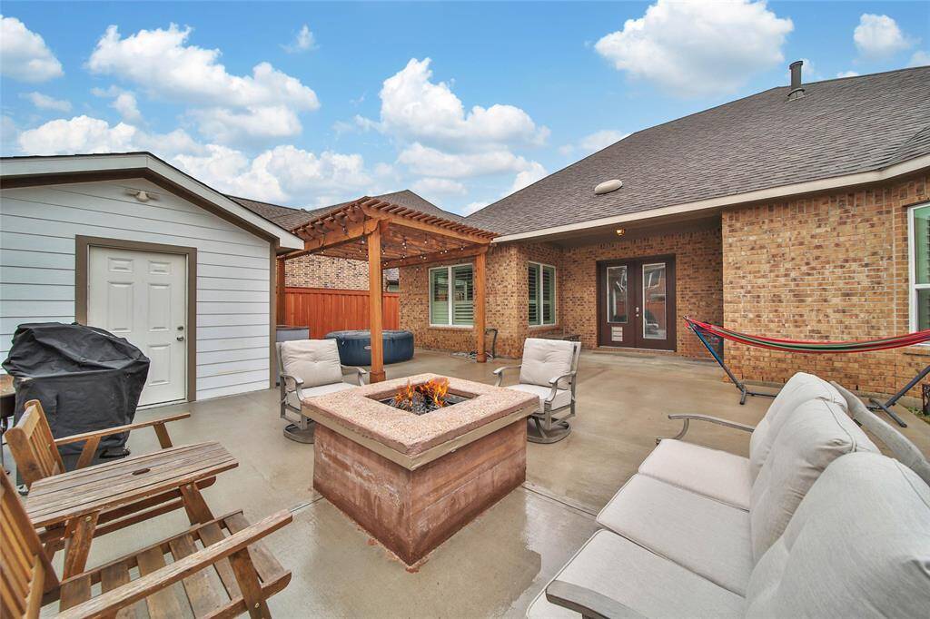 The workshop is a great addition to this backyard with electric and plumbing. Great for woodworking, hobbies or storing extra equipment.