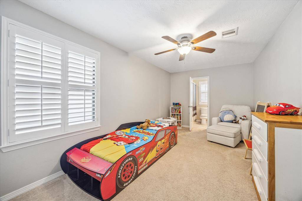 One of the two secondary bedrooms.