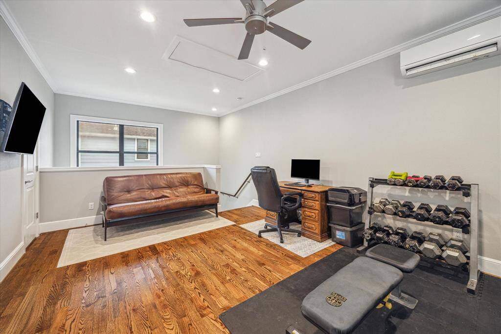 Another view of the garage apartment.