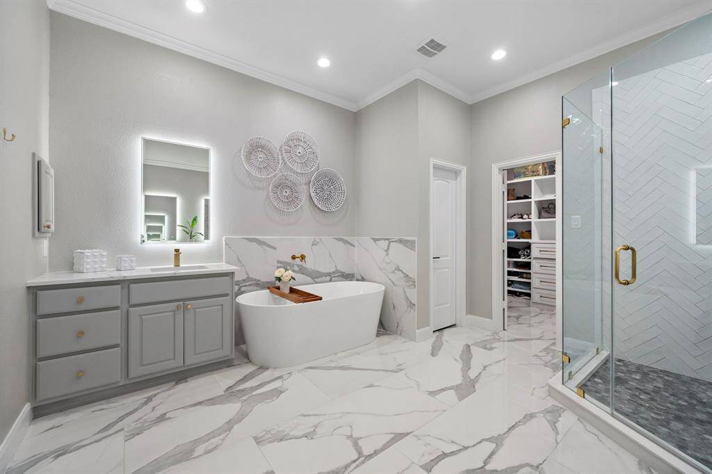 Start and end your day in your own spa-like retreat. Everything feature in this room is custom and updated with top-tier finishes.