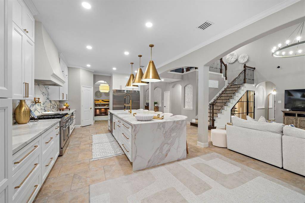 Welcome Home. Experience luxury living mixed with comfort in this stunning 4-bed,3.5-bath home located in the highly sought after master-planned community, Cinco Ranch.