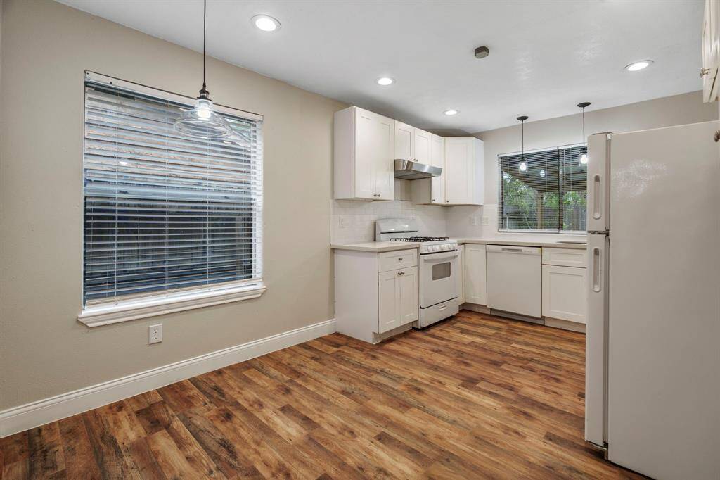 BREAKFAST NOOK/KITCHEN