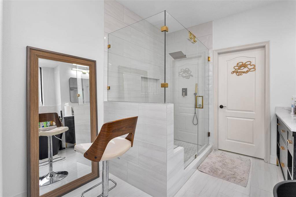 Primary ensuite bathroom.