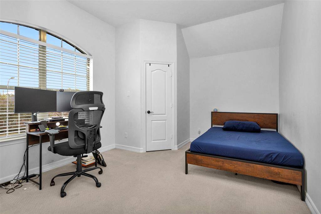 Fourth bedroom.