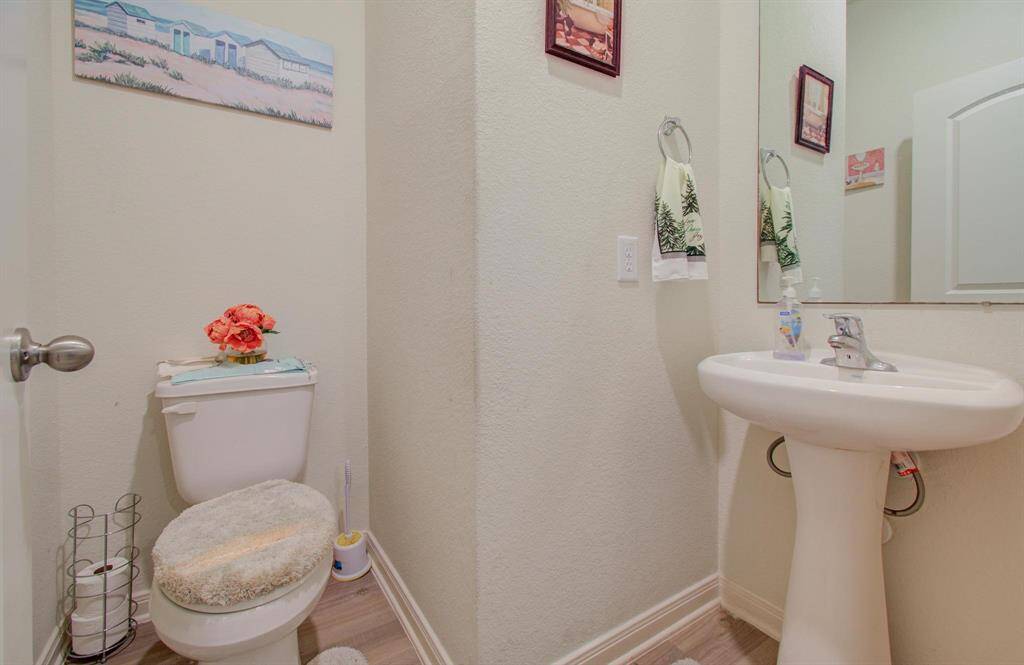 1/2 bath (downstairs)