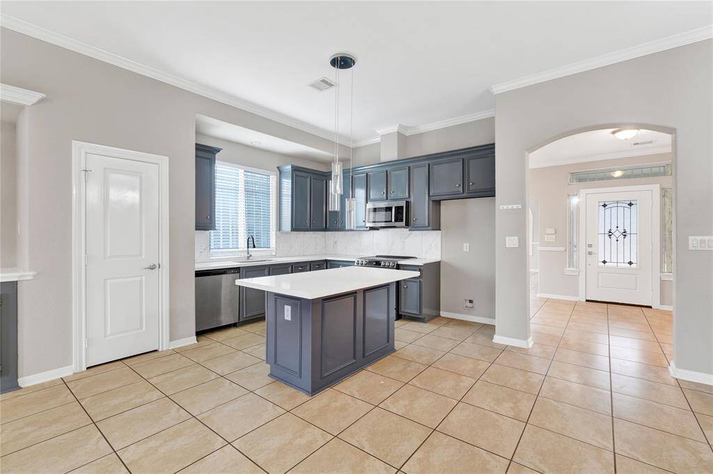 Beautiful open concept kitchen with beautiful quartz countertops.