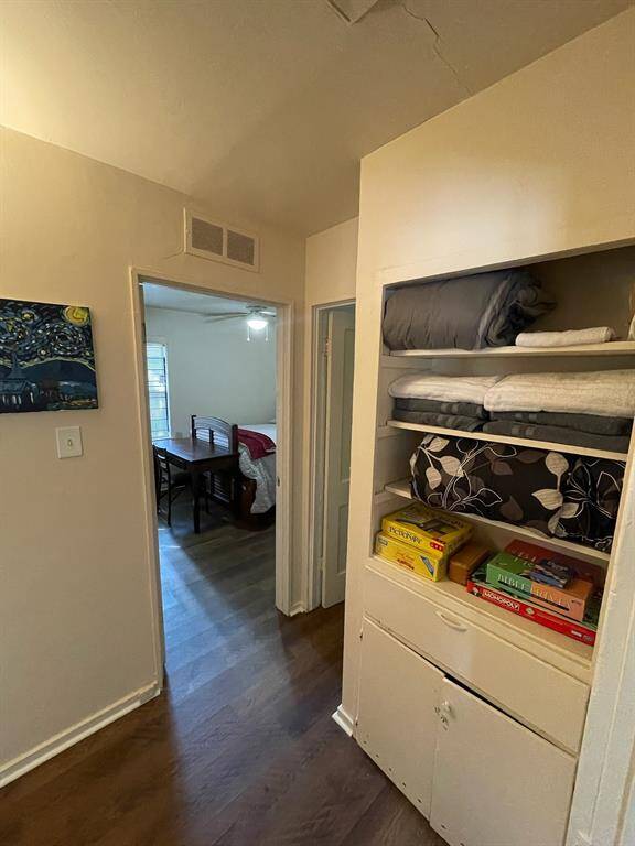 Hall from den
