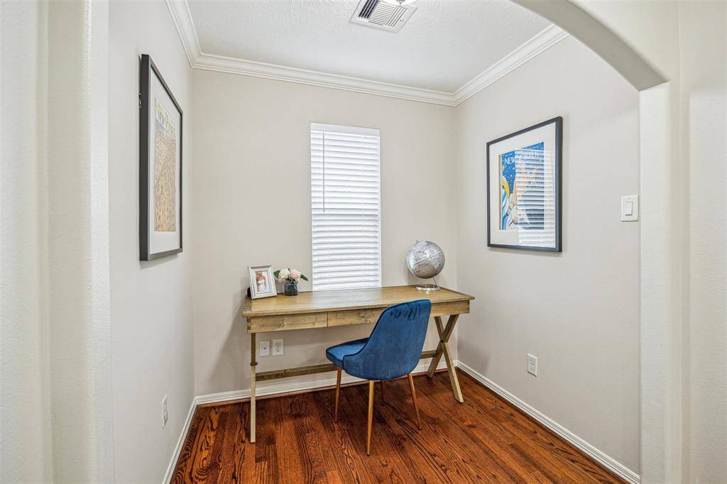 Cozy and inviting nook ideal for relaxing with a good book or a morning coffee.