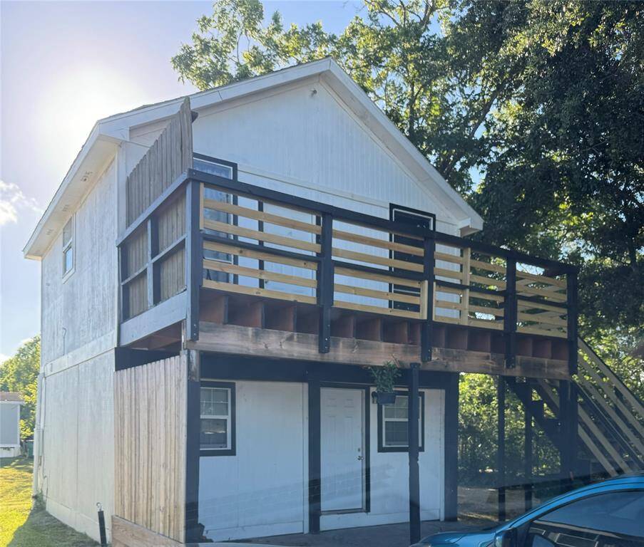 Duplex 1br 1 bath top and bottom