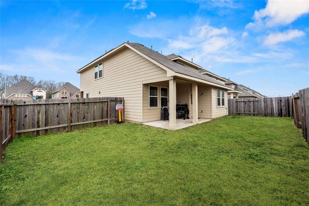This is a great backyard for the week-end hangouts and letting the kids run around. Plenty of green space for all the family fun activities and those four-legged friends too.