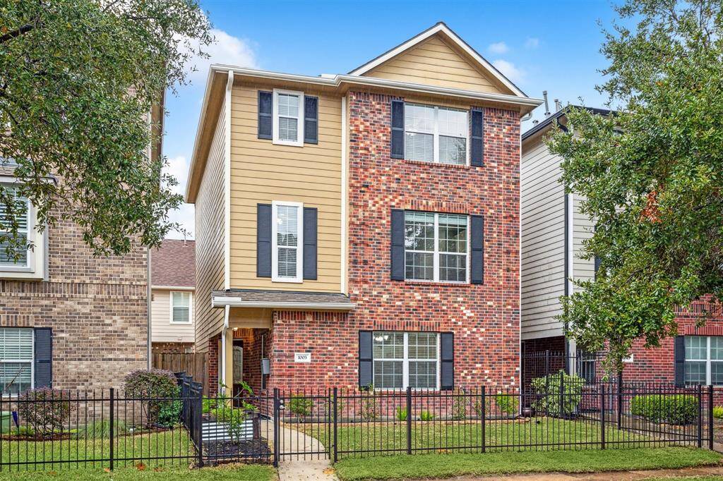 Zoned to Harvard Elementary & moments from Heights Mercantile, Hike & Bike Trail, and more.