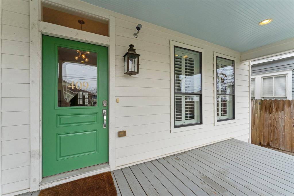 Craftsman style home with lovely front porch.