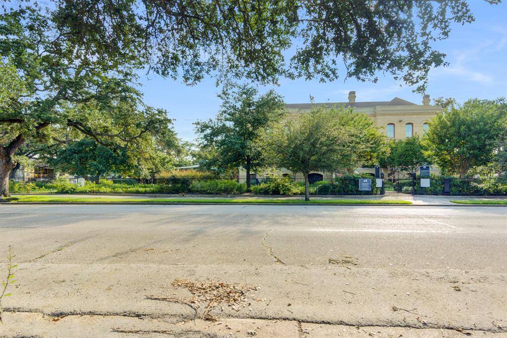 Right across from Bryan Museum, which is known to have beautiful events and is a wedding venue.