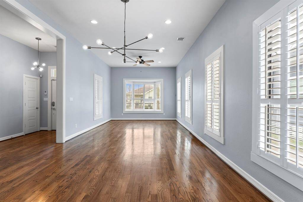Large living room next to the dining room.  Check out the light fixtures.
