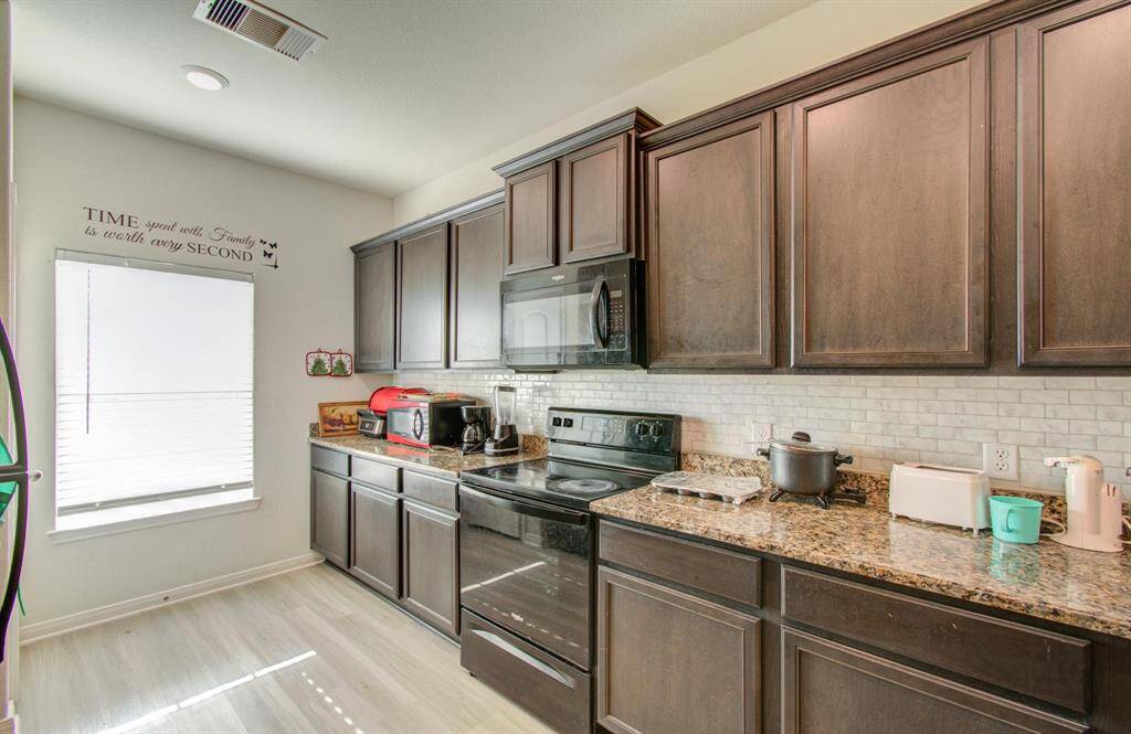 Kitchen with breakfast nook