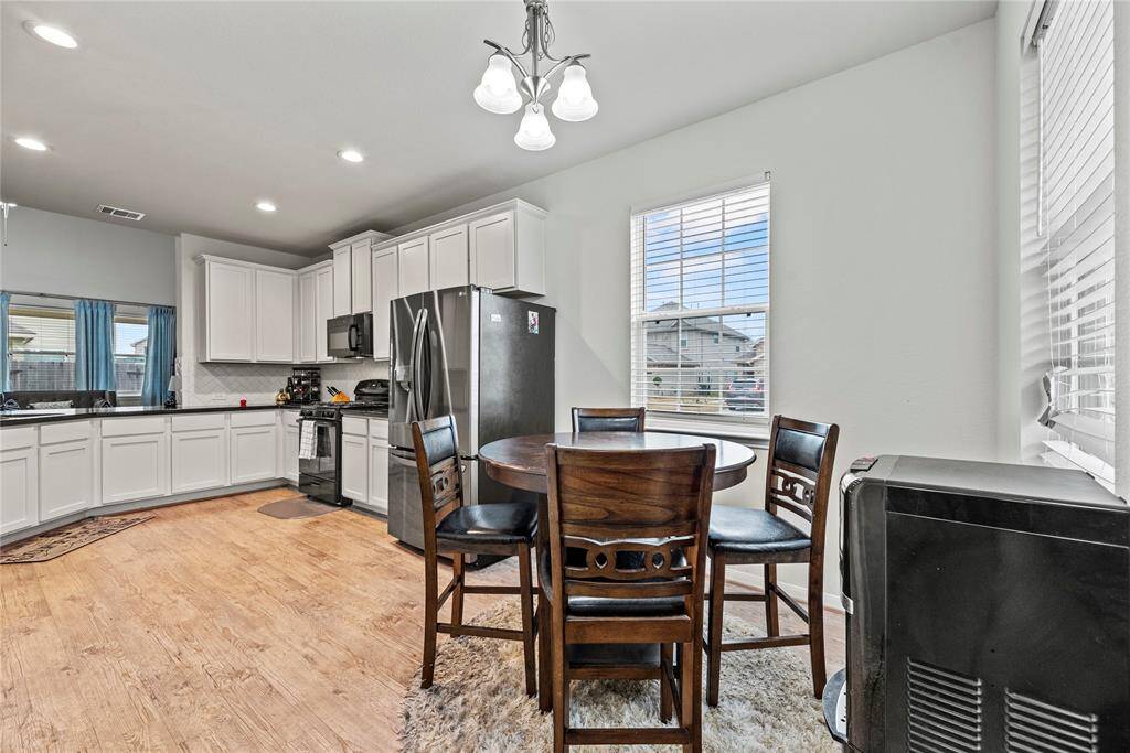 With the breakfast area nearby, it's easy for family members to enjoy casual meals together or for guests to chat with the cook while meals are being prepared.