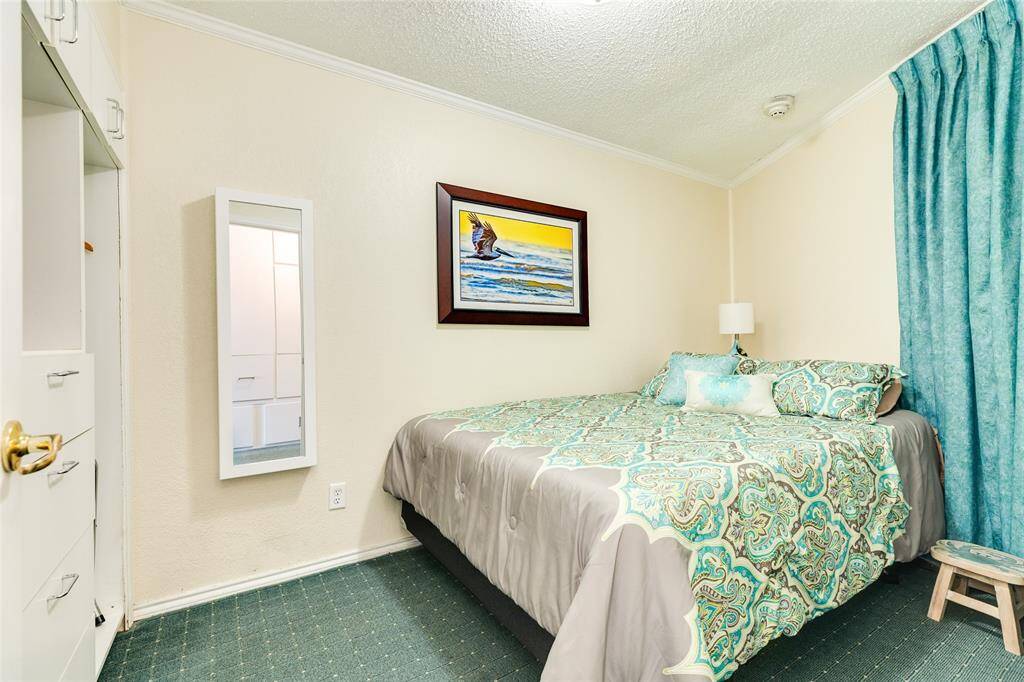 Relaxing bedroom.