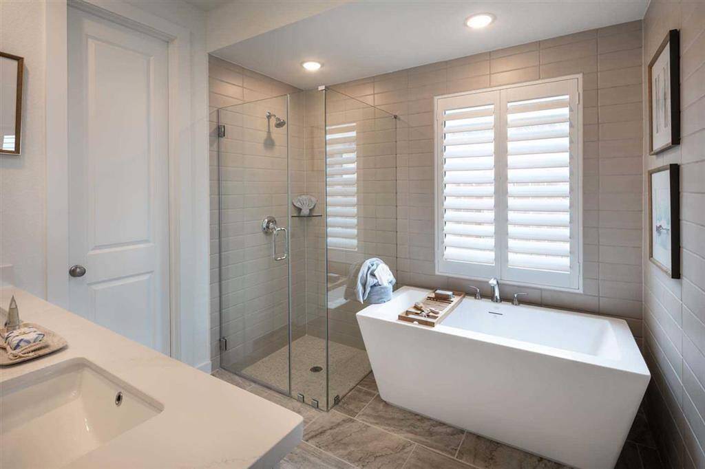 Ever free standing tub
