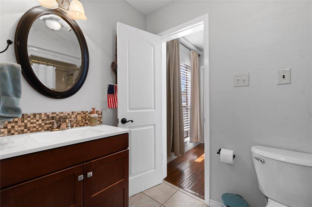 Entry from bedroom to hall accesible bathroom with shower/tub combo
