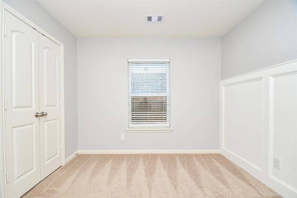 Spacious Bedroom 3: Ideal for guests or family!