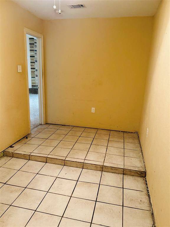 Extra room by the entrance on the right side