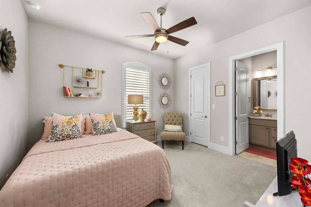 Another secondary bedroom