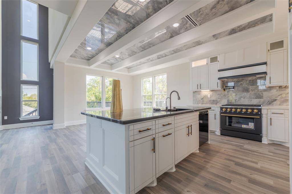 Dishwasher/sink in Island