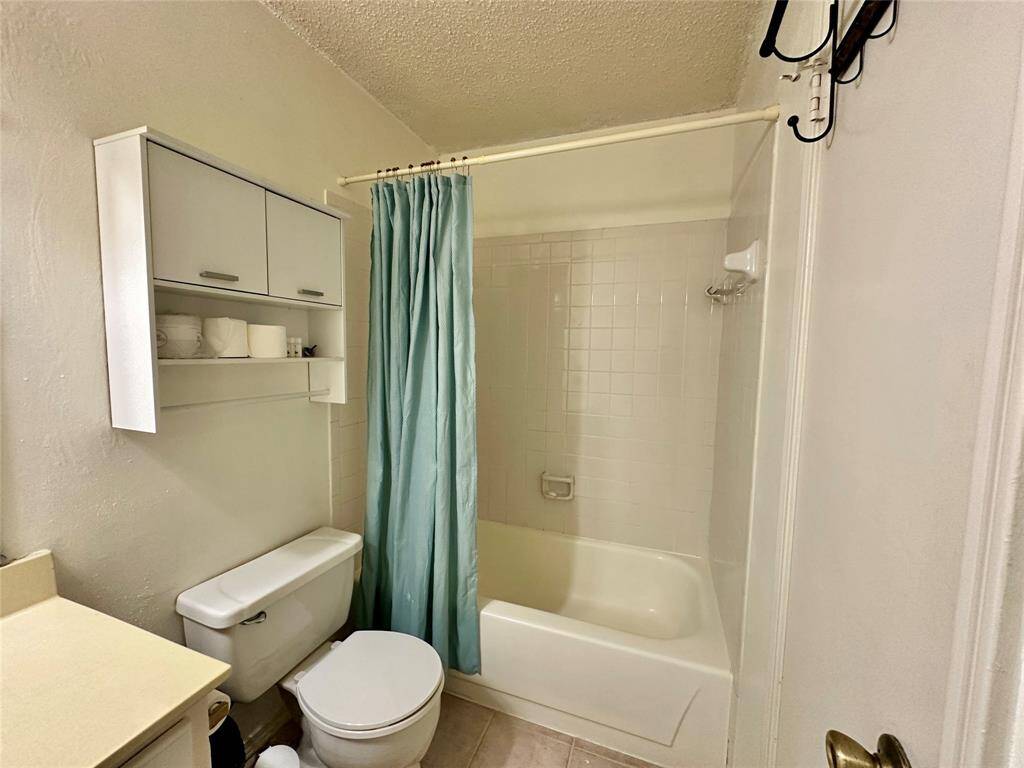 Bathroom 1 view 2