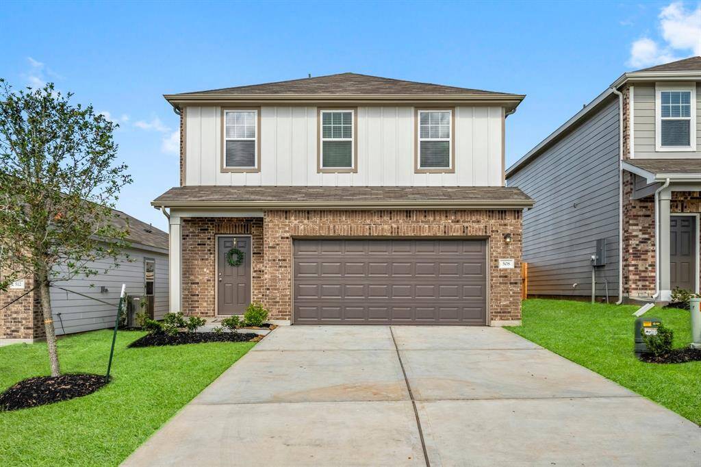 Welcome home to 508 Halifax Ct. in Chapel Run in Montgomery! The Chapel Run setting offers a relaxing environment and is less than 1 mile from Lake Conroe. Chapel Run provides quick access to everything Lake Conroe has to offer!