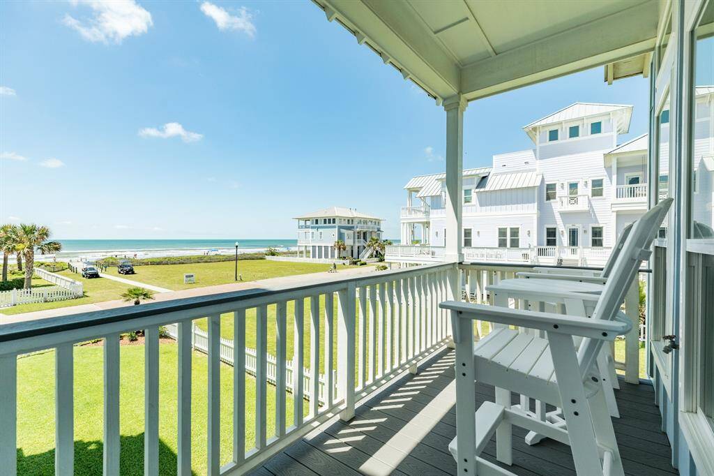 Private deck off of the owners suite - perfect for having coffee as the sun rises to the east.
