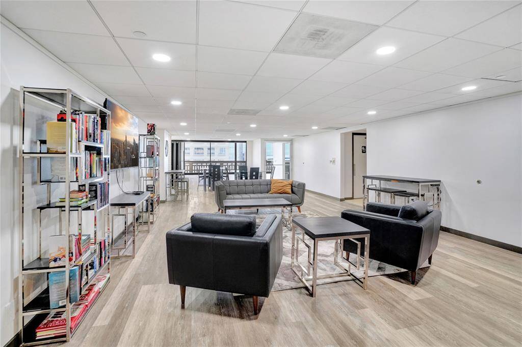 6th floor indoor resident lounge