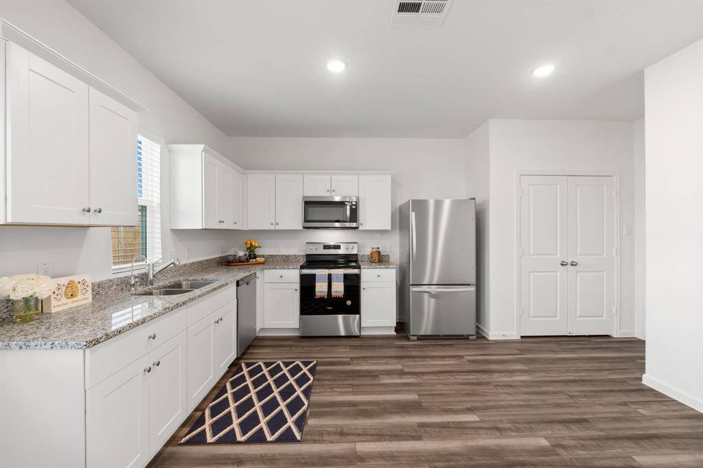 Beautiful kitchen for cooking wonderful meals!