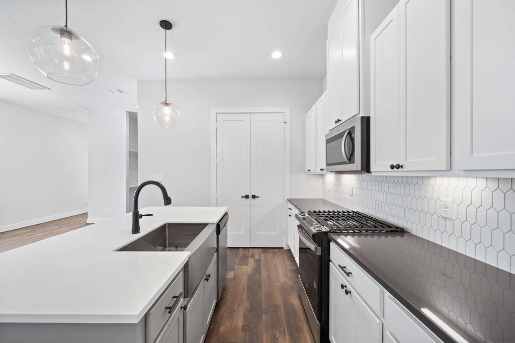 Another view of the kitchen overlooking the entrance.