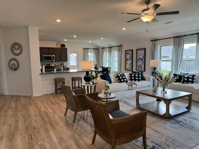 SPACIOUS Family room