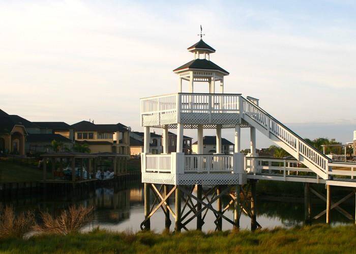 BIRDWATCHING GAZEBO LESS THAN A BLOCK AWAY.