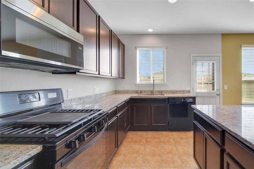 Gas range and microwave and Refrigerator stays