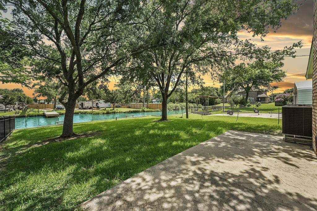 Come and see this spacious backyard!