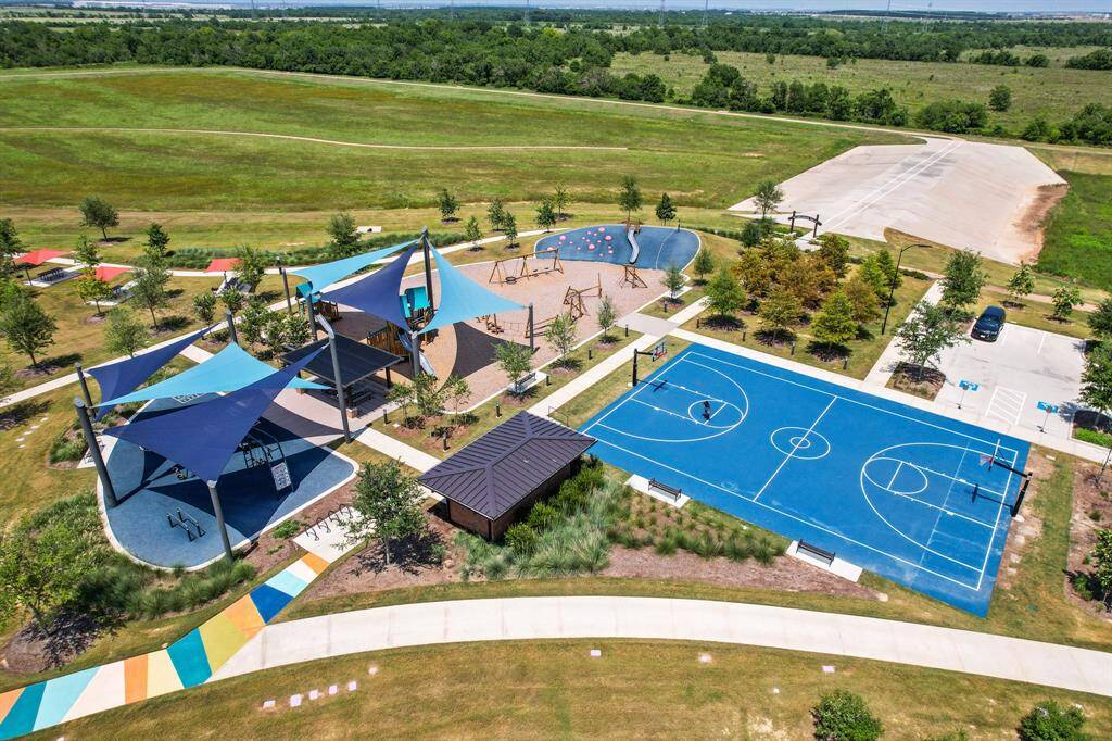 Elyson Commons is a vibrant community hub in Elyson, offering a variety of amenities like parks, trails, and gathering spaces for residents to enjoy. Its central location fosters a strong sense of connection, making it a perfect spot for socializing and outdoor activities.