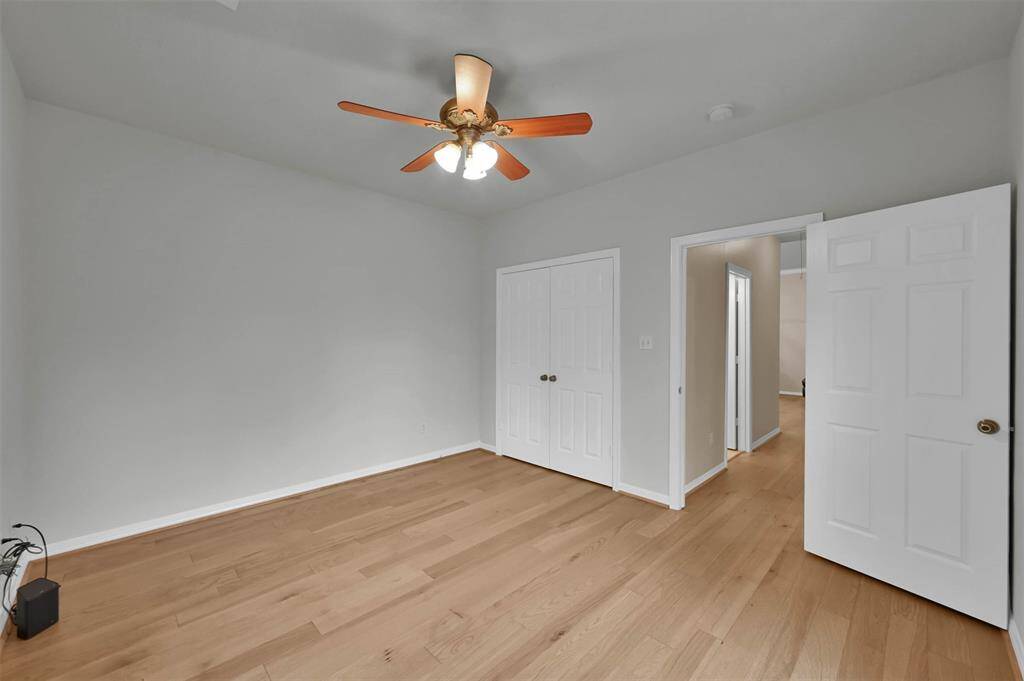 Bedroom 4 or home office: versatile space with ample natural light and separate entrance.