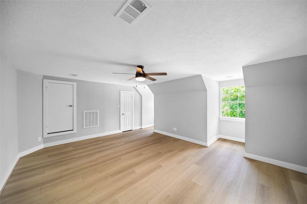 Bonus Room Upstairs/Bedroom